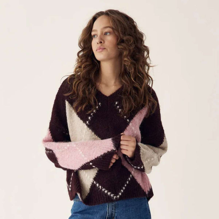 Noella Lai Knit Winetasting Mix