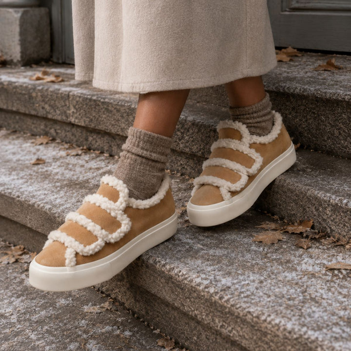 Inuikii Shearling Low Velcro Beige - sneakers fra Inuikii