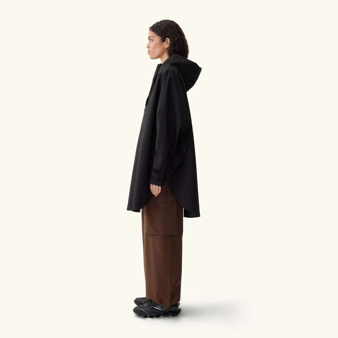 BLÆST Bergen Poncho Black