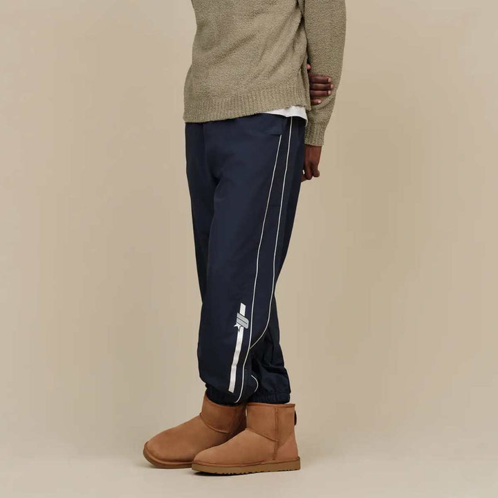 UGG Classic Mini Chestnut M