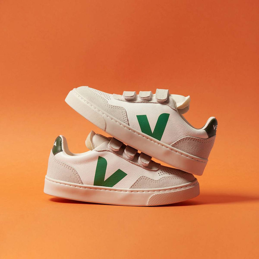 VEJA Small V-90 O.T. Leather Extra White Emraude B