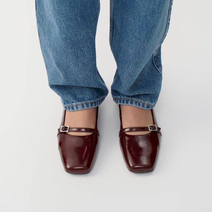 Vagabond Debbi Cherry W