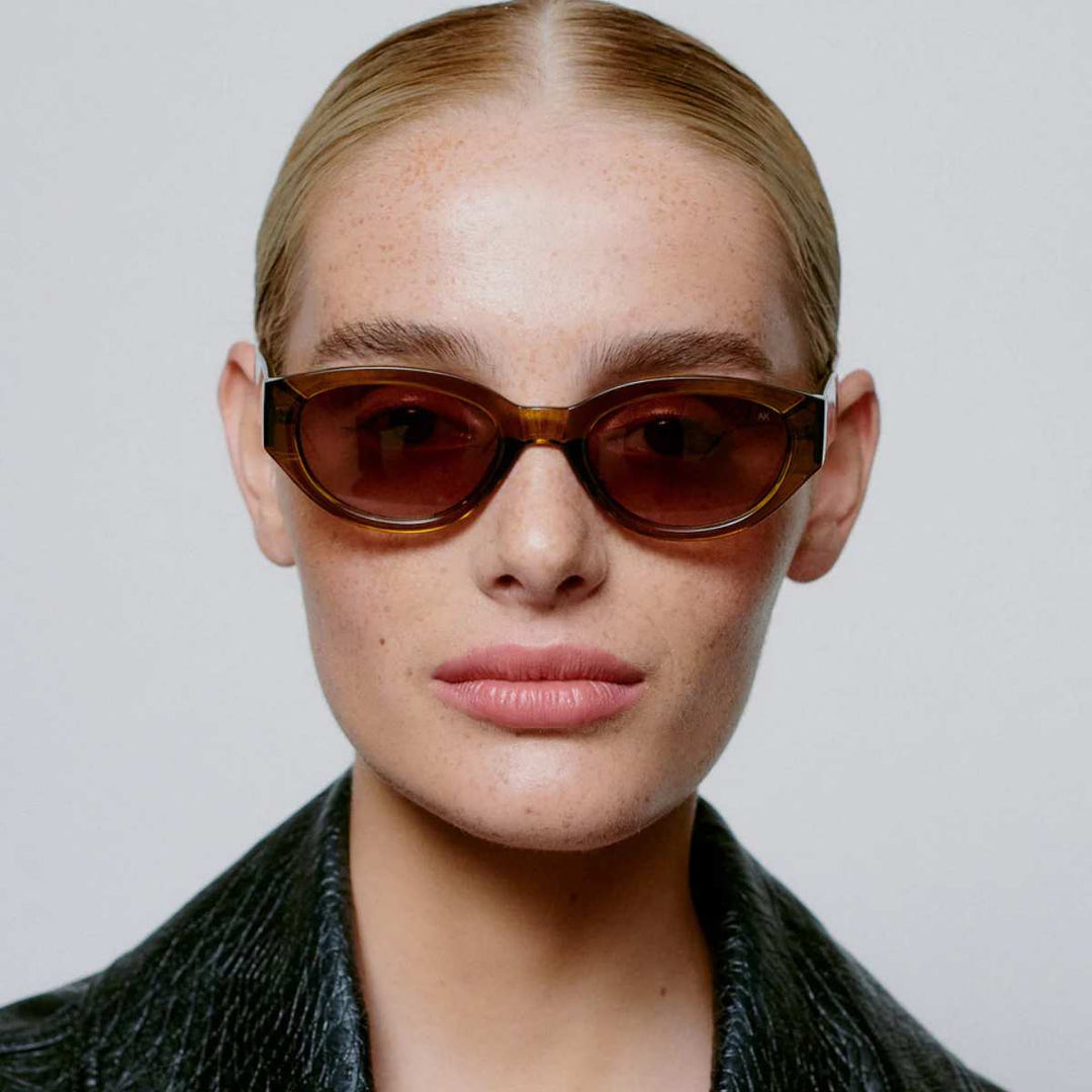 A. Kjærbede Winne Solbrille Smoke Transparent