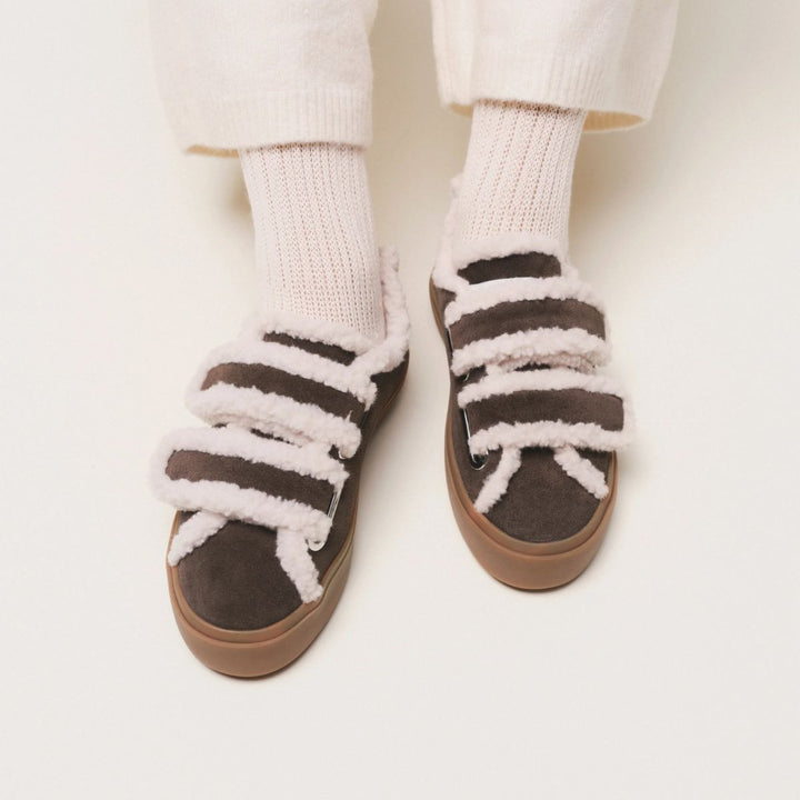 Inuikii Shearling Low Velcro Dark Brown W - sneakers fra Inuikii