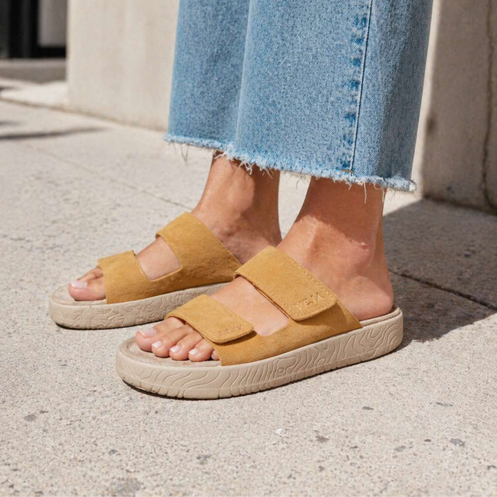 Veja Etna Suede Soft Ocre Almond W