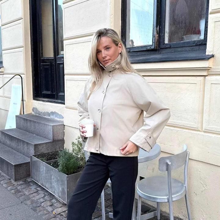 BYICA Avaic Short Trenchcoat Beige