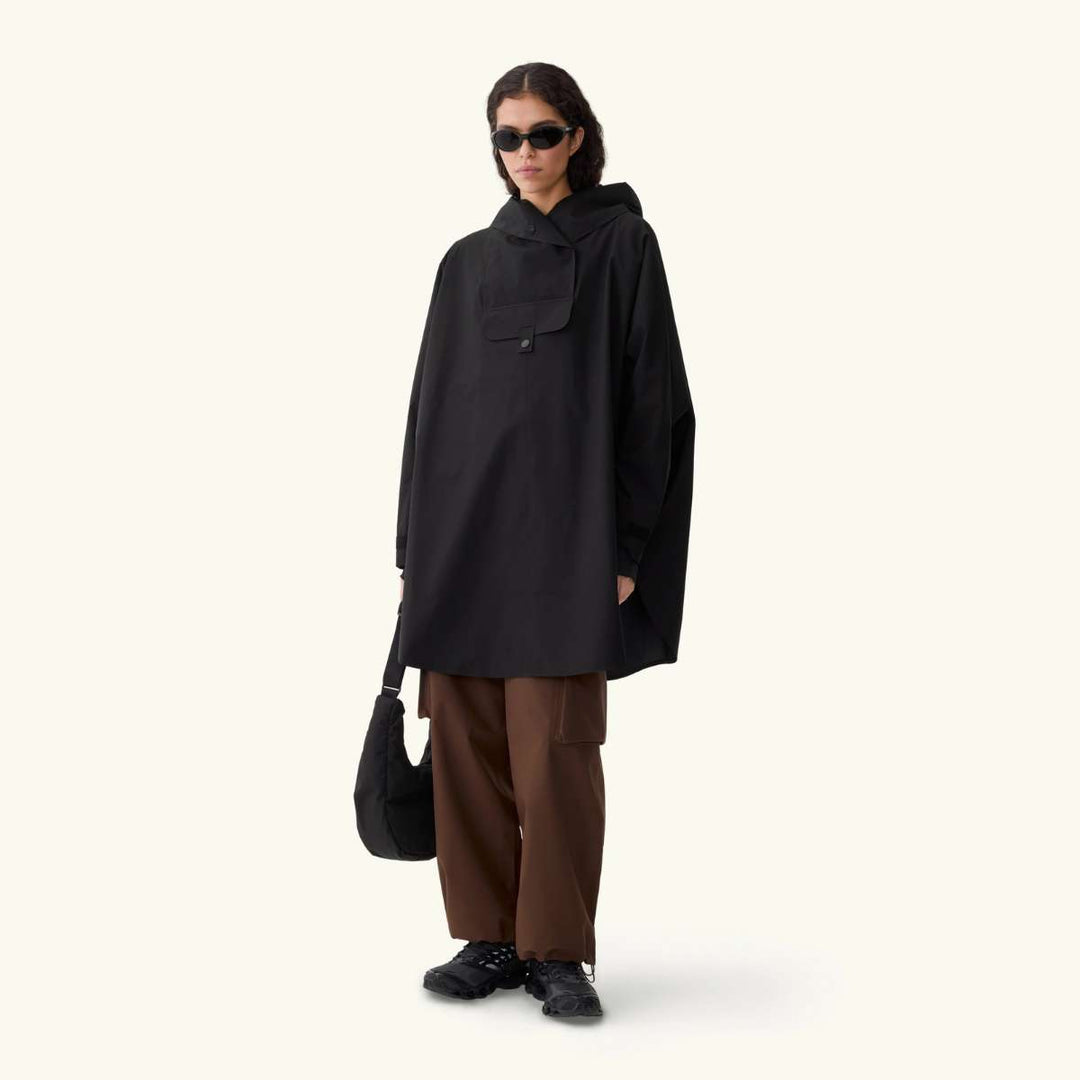BLÆST Bergen Poncho Black