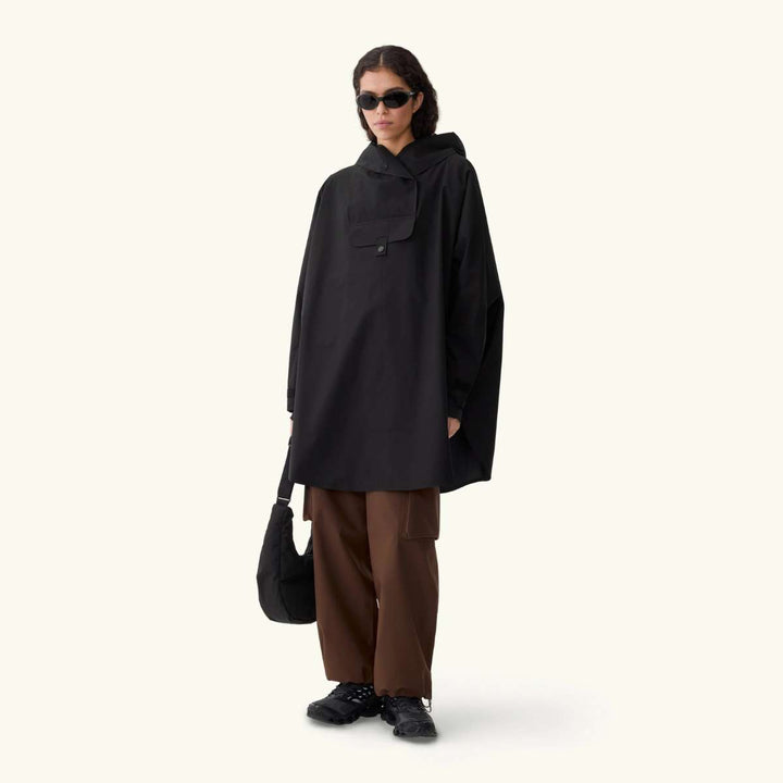 BLÆST Bergen Poncho Black
