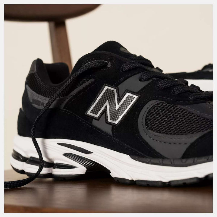 New Balance M2002R Black Uni