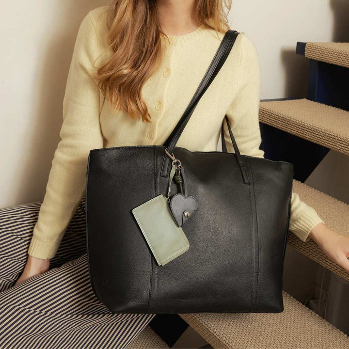 Redesigned by Dixie Malou Big Svart